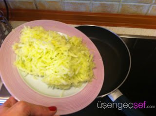 apple-pie-resimli-elmali-turta-tarifi
