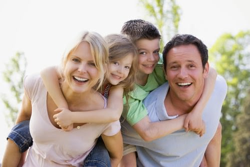 mutlu-aile-tatil-cocuk