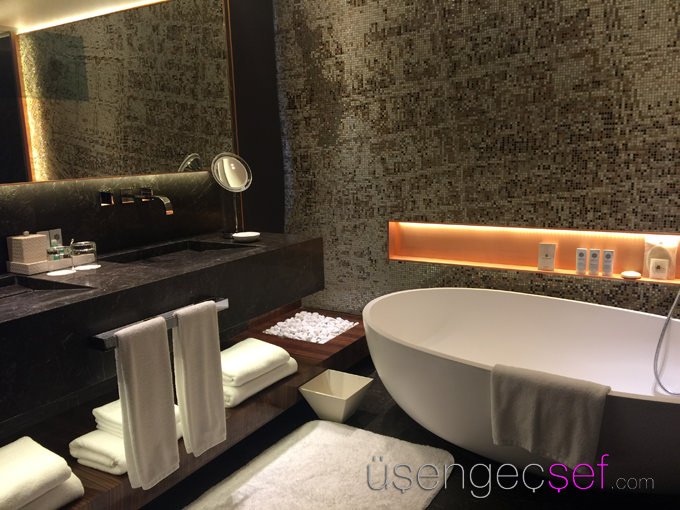 st regis istanbul suit banyo 1