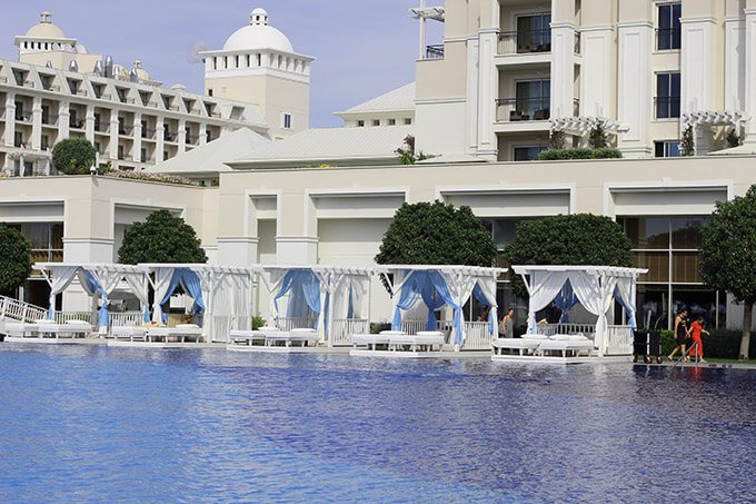 titanic-deluxe-belek-hotel-antalya-havuz-cabana