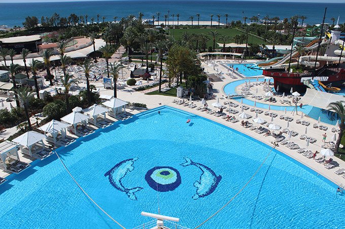 titanic-deluxe-lara-hotel-antalya-havuz