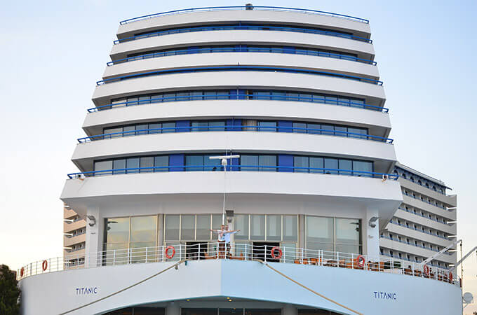 titanic-deluxe-lara-hotel-antalya-havuz