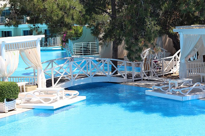 titanic-deluxe-lara-hotel-antalya-havuz