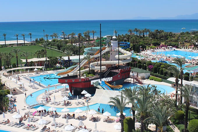 titanic-deluxe-lara-hotel-antalya-havuz