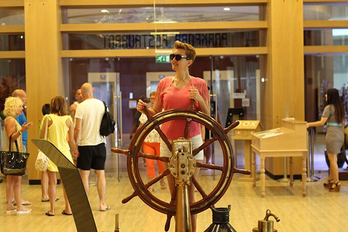 titanic-deluxe-lara-hotel-antalya-kaptan