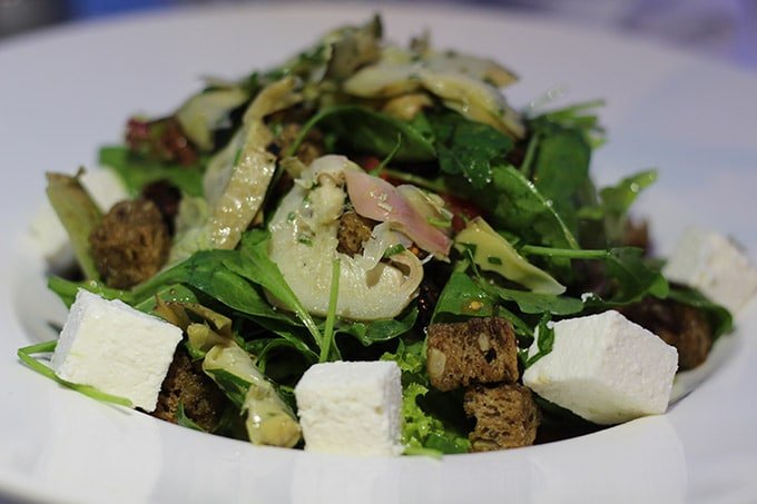 karides-enginar-salata-grande-bretagne-atina