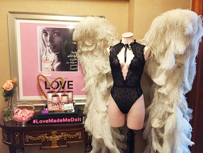 victorias-secret-melekleri-defile-love-koleksiyon-lansman