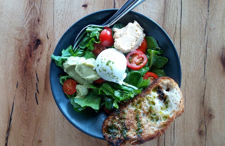 beyaz-firin-etiler-suadiye-burrata-peyniri-salata
