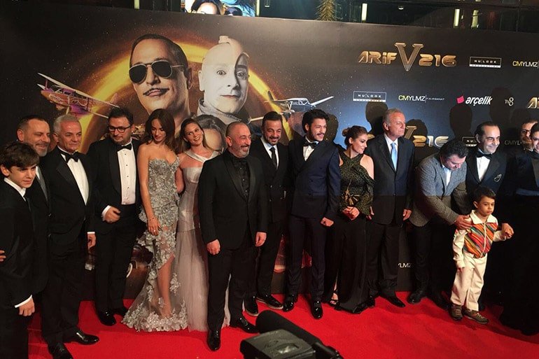cem-yilmaz-ozan-guven-arif-v-216-film-nasil-gala