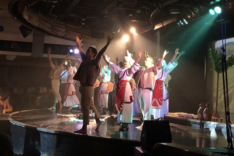 yunan-adalari-gemi-tur-cruise-show-eglence