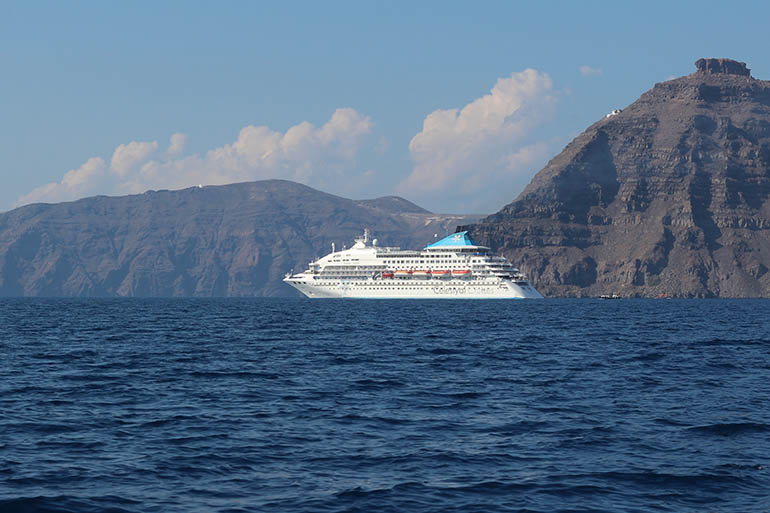yunan-adalari-gemi-turları-cruise-usengec-sef-santorini