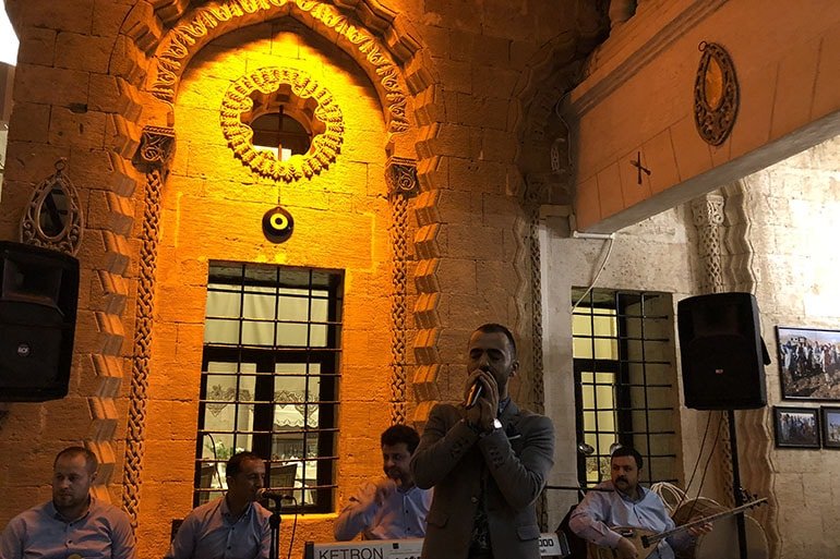 mardin cercis murat pasa eglence